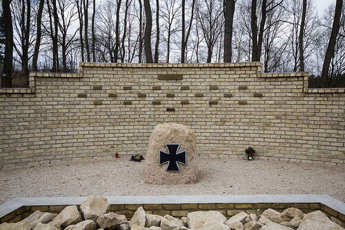 Wiedererrichteter Ehrenhain des Feldlagers Kundus im Wald der Erinnerung in Geltow