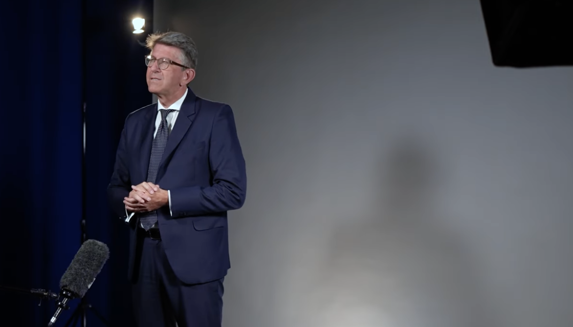 Noch-Minister Weimer: Deutschlandfunk hält an Nelkenrevolutions-Lüge ...